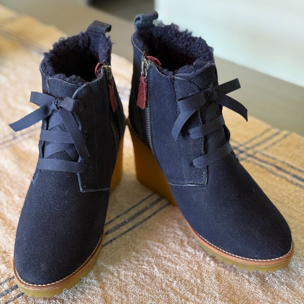 Like New Boden Suede Shearling Lined Booties - Navy & Burgundy Zip - Gum Sole